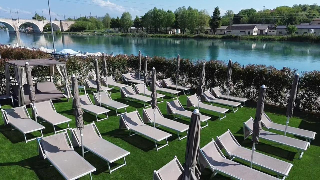 Aurora Aparthotel Песк'єра-дель-Гарда Екстер'єр фото