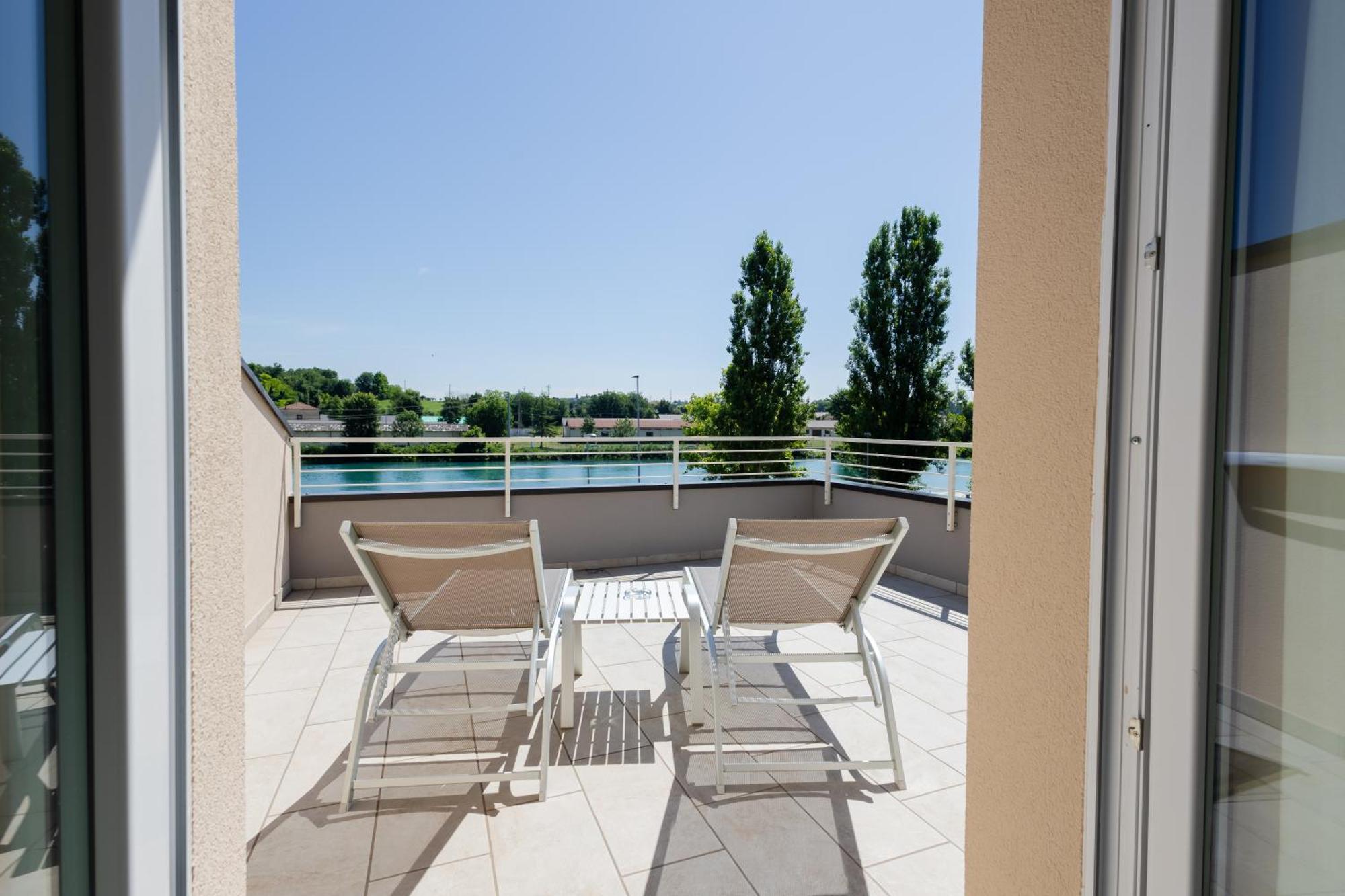 Aurora Aparthotel Песк'єра-дель-Гарда Екстер'єр фото
